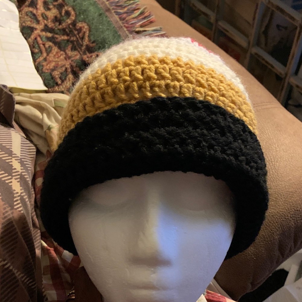 Stylish Kansas City Chiefs Red & Black & White/Gold Crochet Handmade Beanie